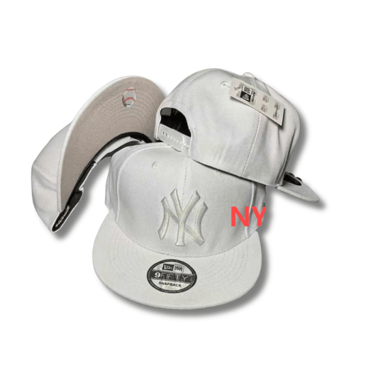 New York Yankees All-White with Embroidered Logo and Minimalist Design - Snapback Cap