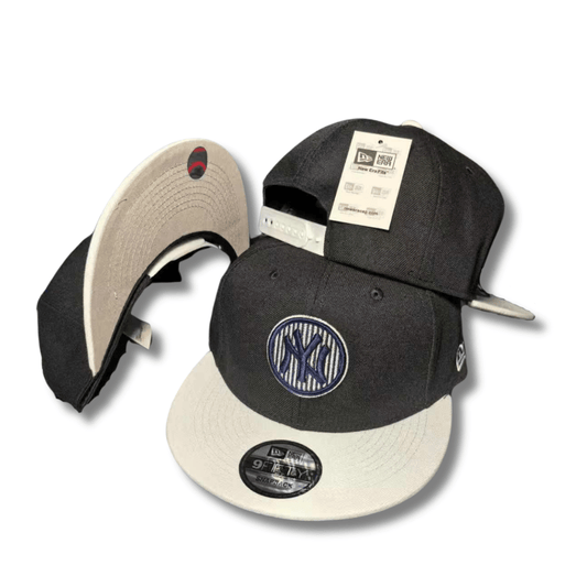 New York Yankees Black and Gray with Circular Embroidered Logo - Snapback Cap