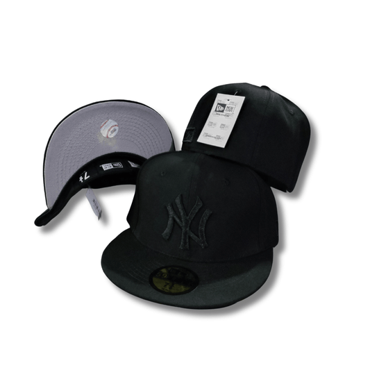 New York Yankees Blackout All Black with Tonal Logo – Snapback Cap